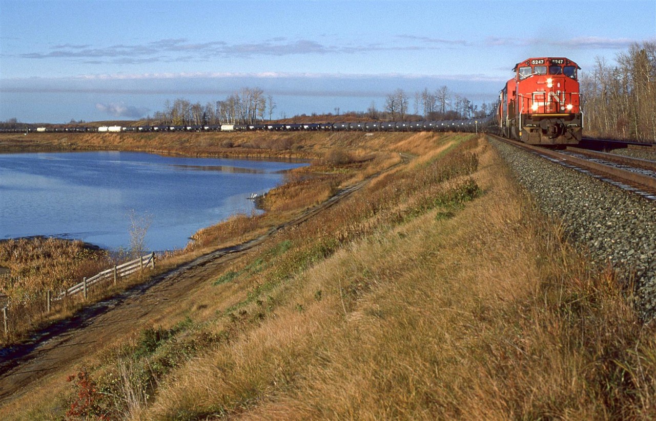 In all likelihood, this is train #218. If I had recorded that there were auto racks in the consist, I would feel more confident in my guess.
On CN's mainline, in and around Edmonton, finding a couple relatively sharp open curves was a rarity. That was the appeal of Carvel. Fred Clark and I went out early this morning to take in the action. I couldn't drive, and Fred only rarely had full access to his car, so it was a real treat to be able to get out of town to railfan.