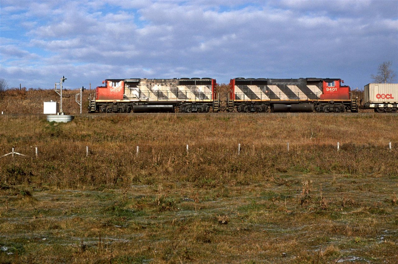 113 splits the signals that control the end of double track at Carvel.
Those GP-40's look rather dinky compared to contemporary power.