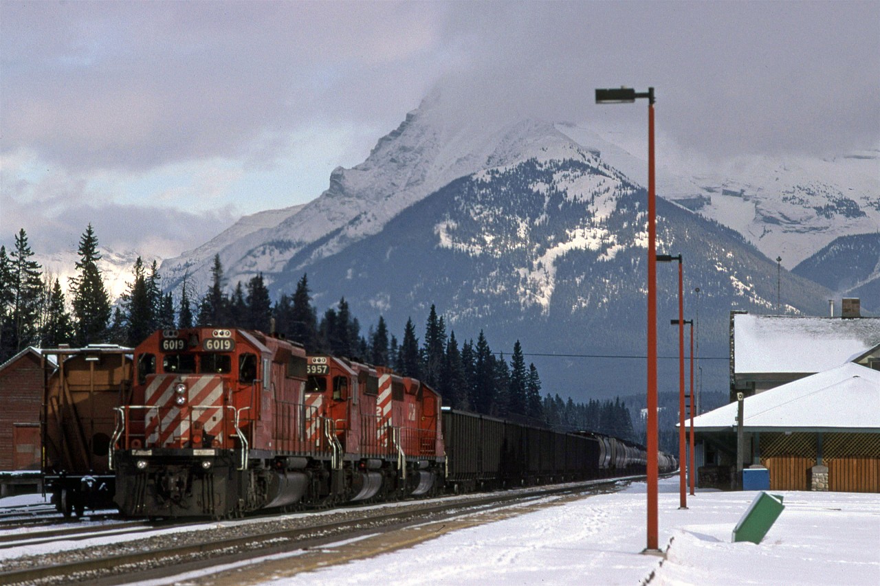 I don't know the story here. Why would a train be tied down at Banff.
Note the blocked-out cab on the third unit.