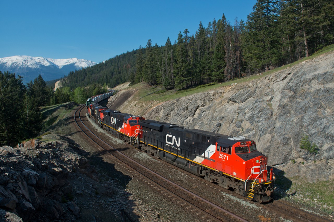 Three clean GE's lead 302 east out of Jasper on a beautiful May morning.