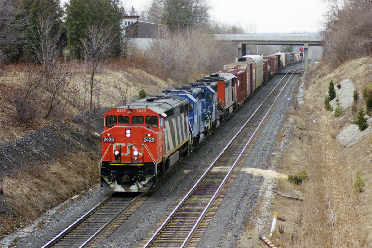 2 leaser GP38's split a pair of GE cowls passing under Mountainview Rd. It's almost time to get back for another visit.