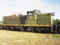 While wandering thru Brandon many years ago looking for something 'different', I did rather poorly, save for this nice GMD-1 still in the old green/yellow paint.  They were rather difficult to find in something other than white lettering on black even back then. Turns out this particular unit was the only "old paint" unit I ever got to photograph. Surprisingly enough, according to the 2016 CTG, this unit; now as CN 1433, is still out there.