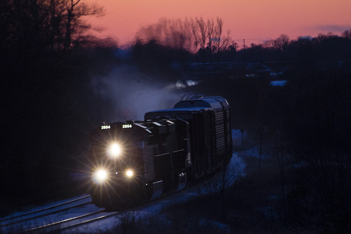 After being overtaken by 2 VIAs, CN 306 finally makes its way in the twilight.