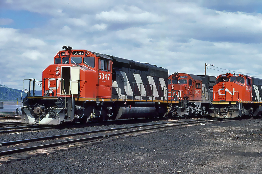 CN GMD SD40-2W 5347, with MLW C630M 2007 and MLW M420W 3546.