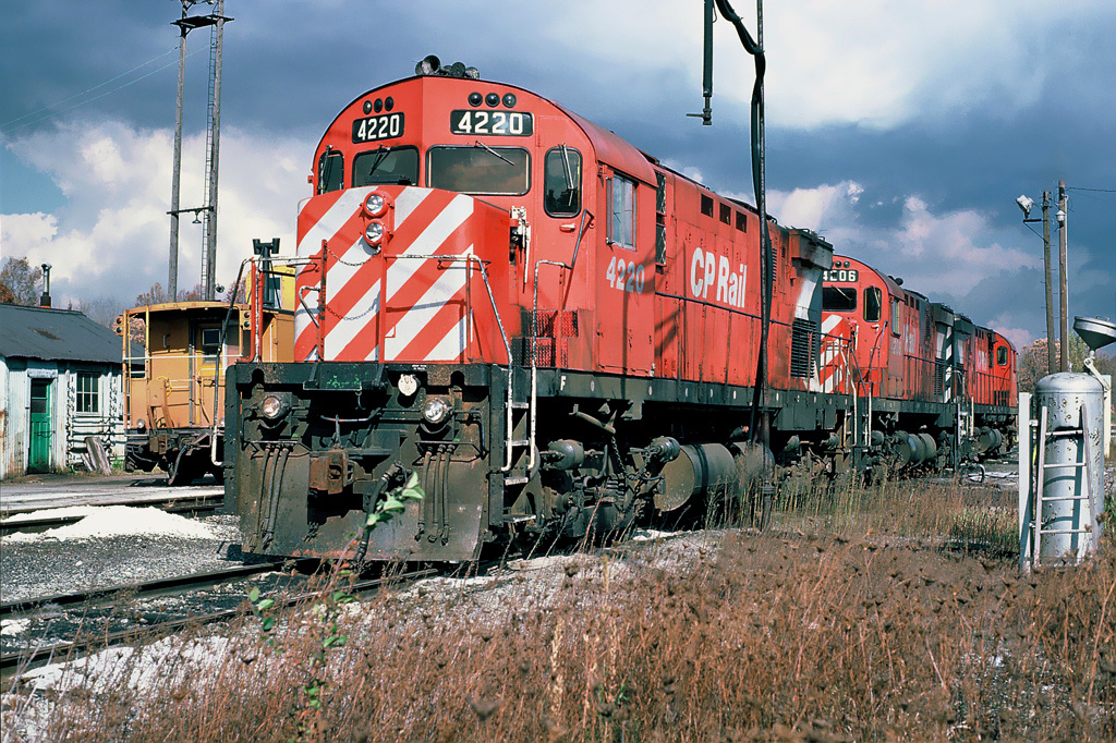 CP Rail MLW C-424 4220, 4206 and 4235 at Montrose yard, Niagara Falls October, 23, 1987.