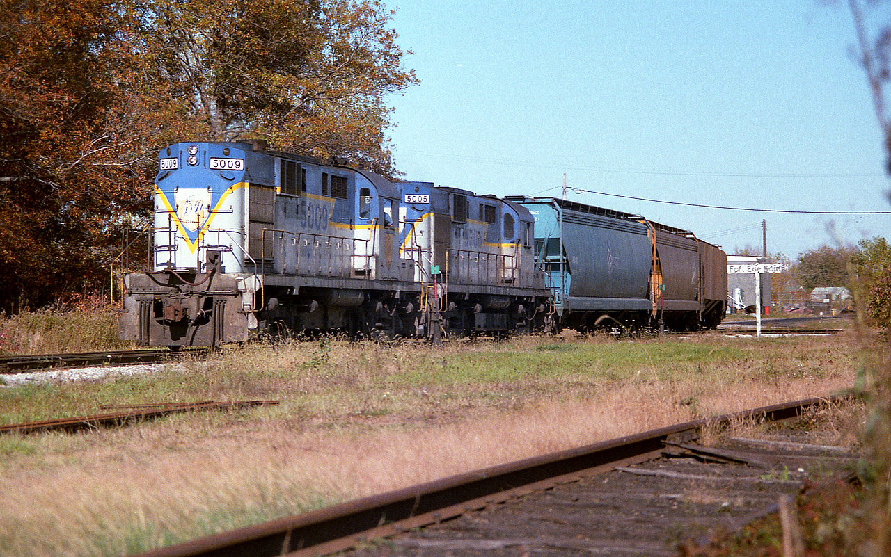 Another image of D&H 5009, 5005 at Fort Erie South, showing a good view of the old Alco RS-11s. This shot shows them slowly reversing the Wye into Fort Erie yard.