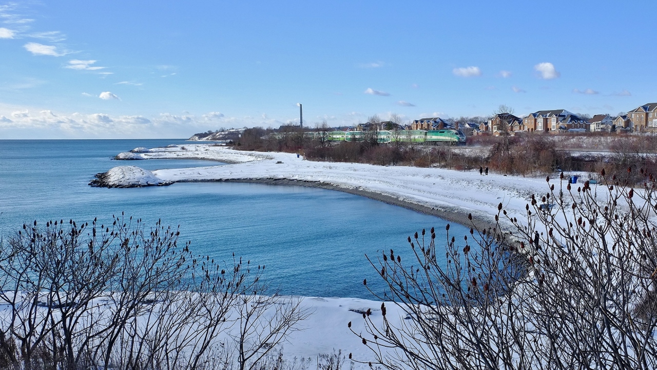 Autumn in the City, on the Waterfront Trail....it will be a White Christmas, more likely Icy too.
To the right, just over the photographer's shoulder and beyond the Waterfront Tunnel under the Metrolinx rails, the CNR Port Union water tower concrete abutments remain beside the Trail.
December 19, 2016 Fuji X-E1 digital by S.Danko.