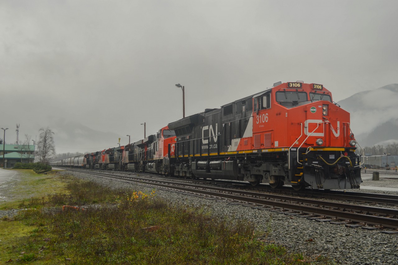 The crew for CN 571 goes to work putting the northbound "BCR" train together with the help of a months-old GE Tier 4 locomotive.