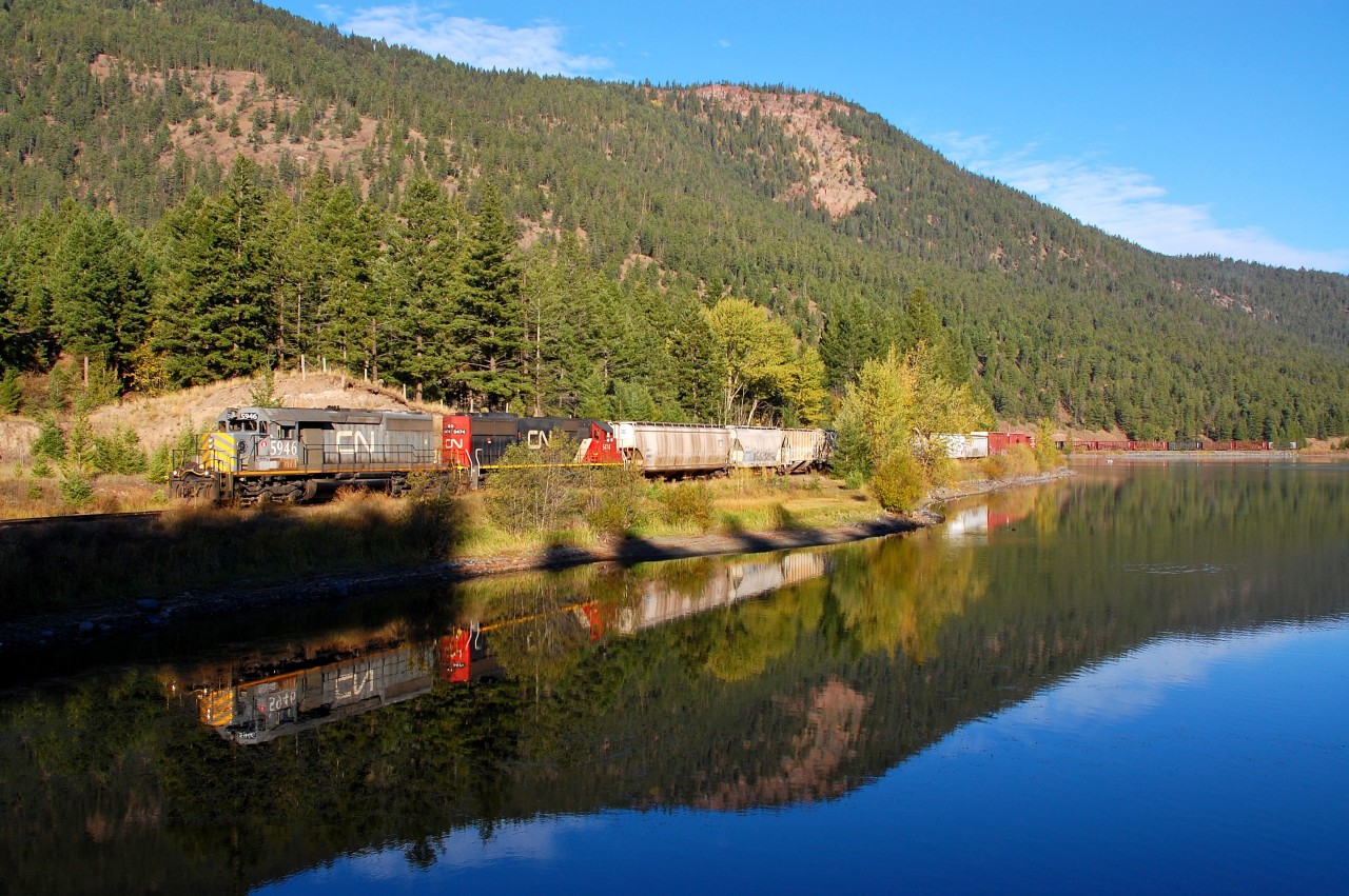 GTW 5946&CN 5474 are in charge of the Okanagan freight as it heads southwards alongside Monte Lake.