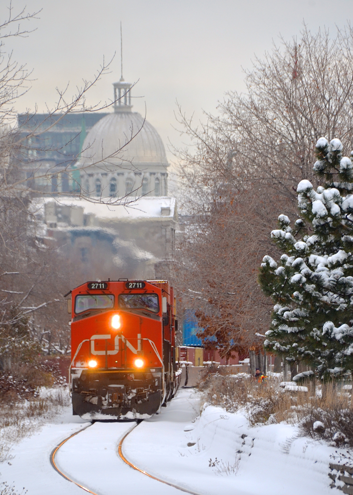IC 2711 leads CN 149 through old Montreal as it approaches a curve on CN's Wharf Spur the day after a snowstorm.