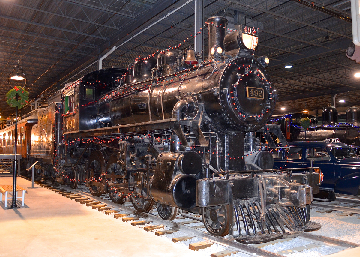 CP 492, a 4-6-0 built by CP in 1914, is lit up for Christmas at Exporail.