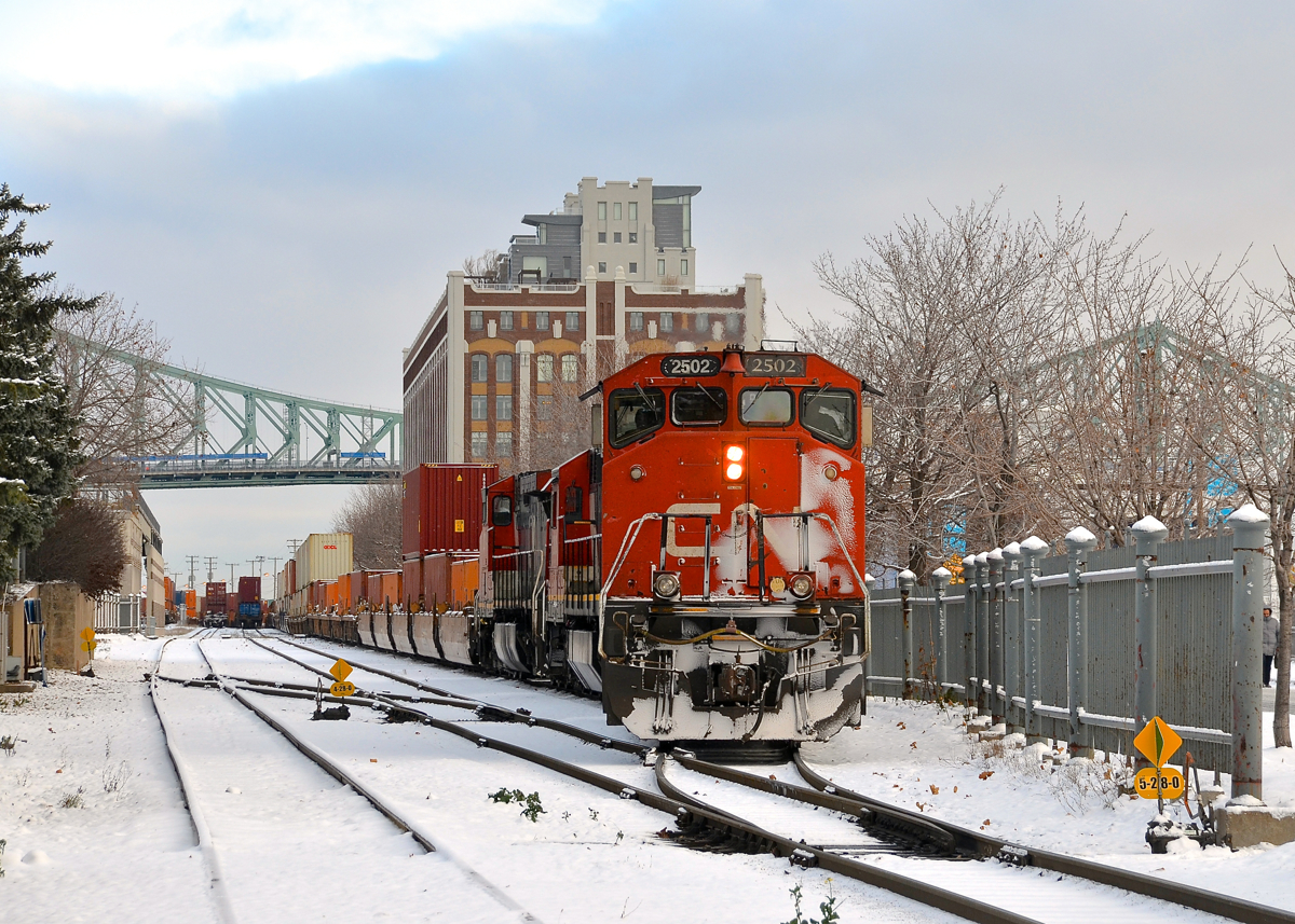 CN 149 is slowly pumping air on a cold morning before leaving Port of Montreal trackage and heading west on the CN Wharf Spur.
