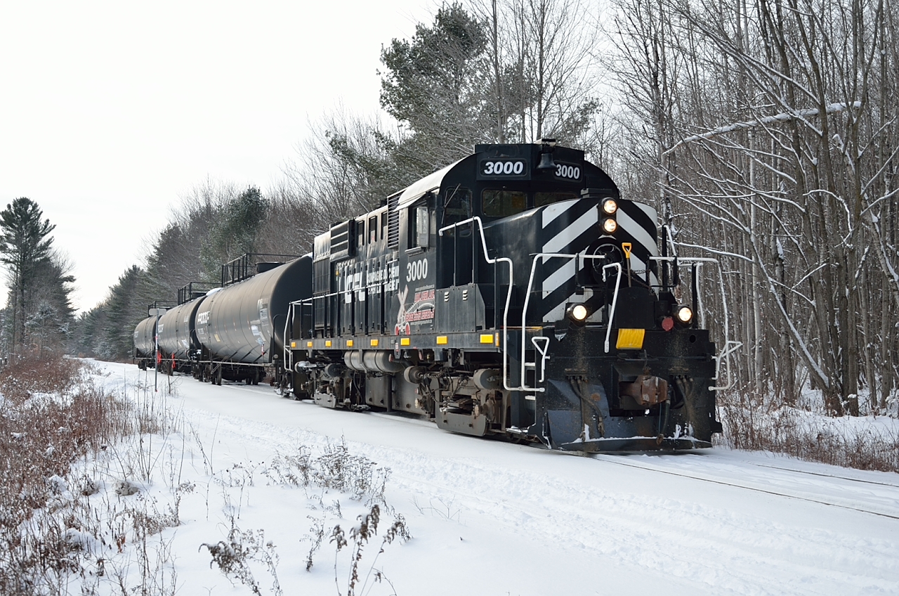 On its return trip from Joliette and the Quebec Gatineau interchange CFL 3000 pulls three loaded propane cars back to St-Felix-de-Valois for parent Bell Gaz.