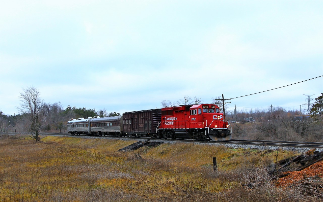 After sitting in Ham 1 and waiting for CP 246 to pass, the CP Tech Train led by CP 2252 makes its up to Canyon Road doing testing on the south track.