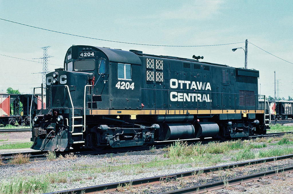 Ottawa Central MLW C-424 No.4204;nee CP 4204, at Ottawa, Ontario June 30, 2001.
