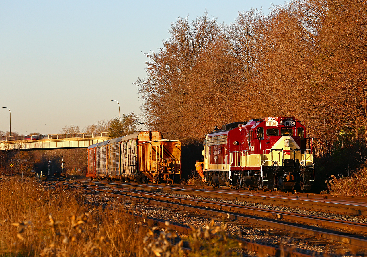 The late afternoon sun casts an orange glow on OSR's most recent addition to their operating fleet, former CP GP9u #1594. Fortunately saved from the fate of most other 1500's, 1600's and 8200's, the unit now joins equally-sharp looking OSR 1620 also based out of Salford. Here the Woodstock job is shoving down South 5 to lift five loads set off earlier in the afternoon by CP T-69.