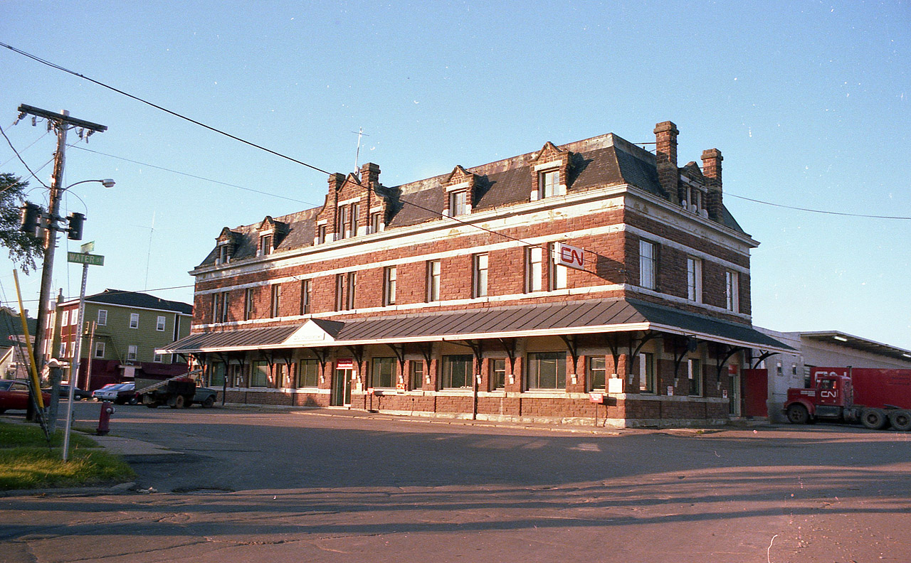 This majestic former CN Island Station/Headquarters building still stands at the corner of Weymouth and Water Sts on the east side of Charlottetown. It has had various occupants since the CN pulled out back in 1989, and currently houses the WCB for the Island. One thing about PEI, they may have lost their railway, but they have preserved a considerable number of historical stations for one purpose or another..........