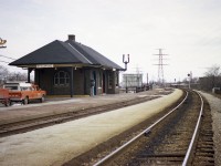 CN St. Clair Ave station, looking southward. Not much evidence of the Big City back then. :o) I assume the station is long gone; if not, would like to hear of it.