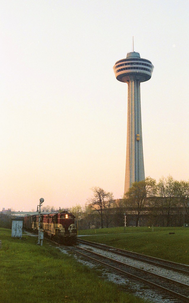 The evening TH&B run from the USA back to Hamilton was a bit late this time around, and I have almost lost available daylight for this shot. This is TH&B 73, 71 and 77 rolling past the Skylon Tower....called off whatever chase I had mind after this image.