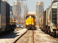 Essex Terminal 108 is seen here approaching the CP-ETR interchange yard where they'll drop cars collected from Ojibway yard before heading over to CN's Van de Water yard to interchange with CN and CSX. A lengthy train today at 51 cars, another train from Ojibway was by an hour or so after this with more interchange cars along with boxcars for Fords.