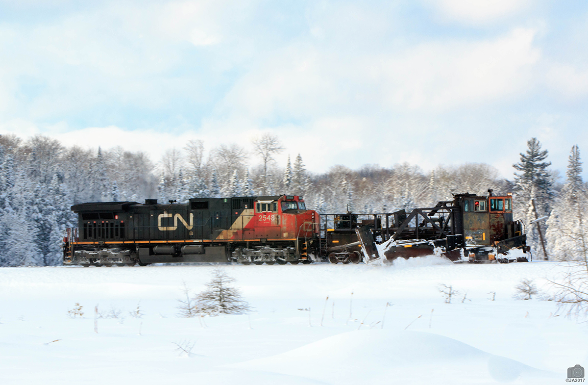 Moving along at 10mph, W908 works its way through Martins.