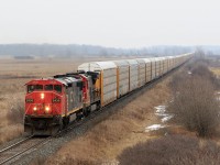 E276 makes its way through Milton as it goes by Mile 38 of the Halton sub, with two different  style dash 8's.
I guess you can say I had all the right leaders this weekend. :)