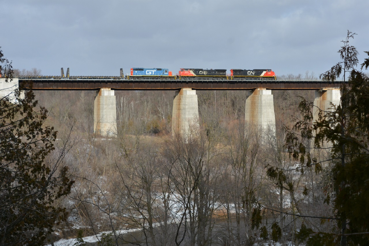 After being lifted in Sarnia from L50462, CN M384 gives GTW 5963 a ride to Mac yard for inspection as it crosses the Credit River