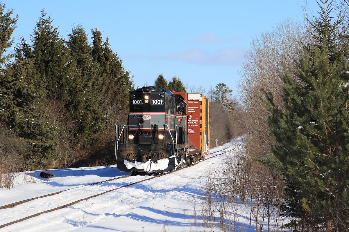CCGX 1001 passes through Colwell after a day spent working in and around Barrie.
