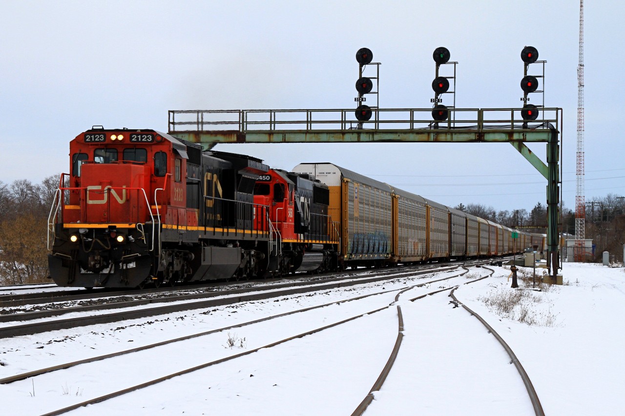 New years eve. Before all the partying begins, one last trip out to shoot some trains was necessary. After shooting a few CPs, I headed over to Paris to bag a few westbounds (385 371). 371 appeared first, with a pretty cool lashup in today's standards.