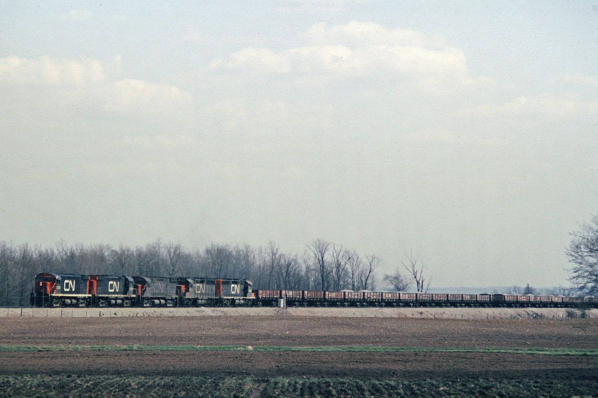 A trio of C-424's trailed by two GP-40's lead CN train 466 at Upper Middle Rd in Burlington, ON.