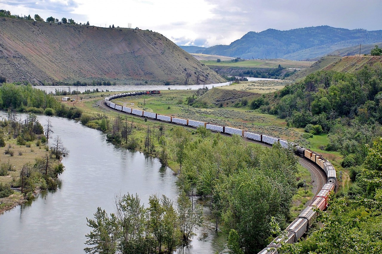 Looking eastwards at Walhachin as CN 5530 leads a mixed freight towards Kamloops.