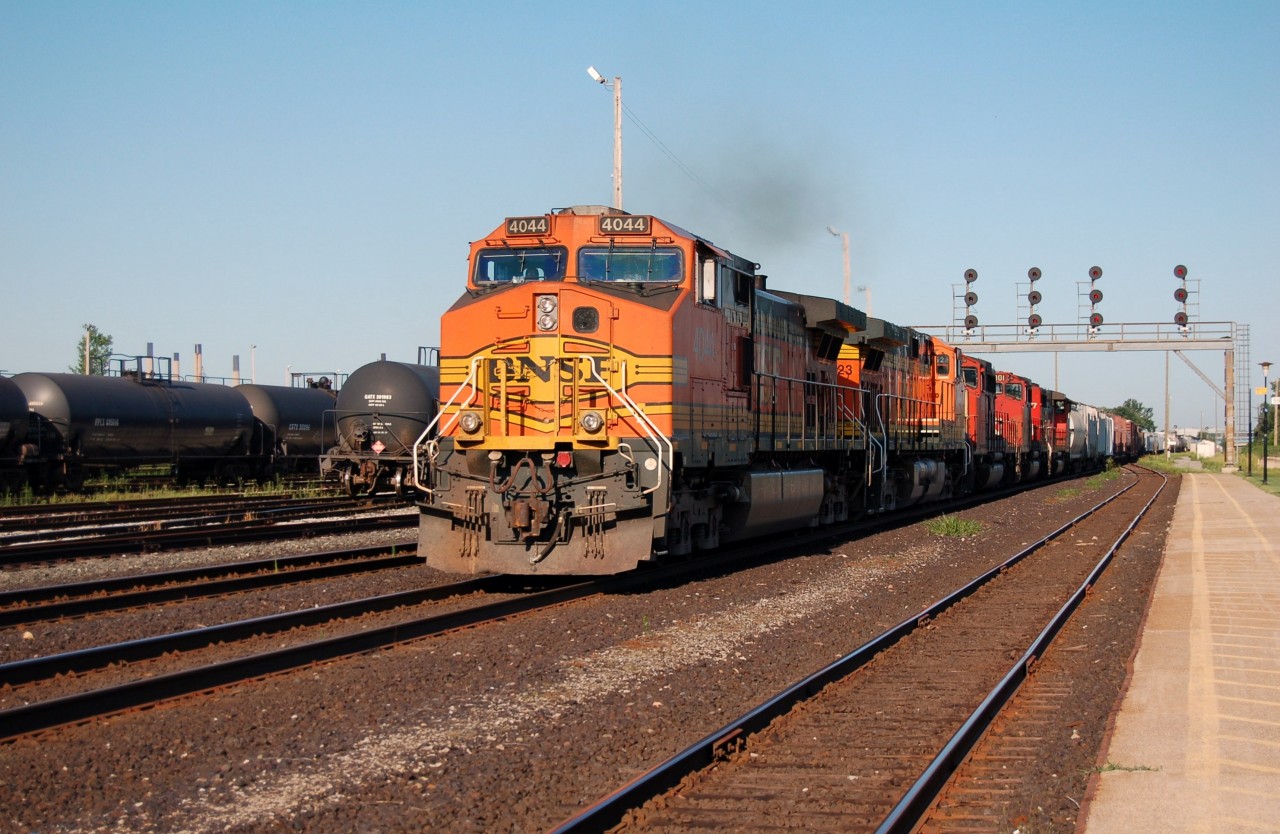 More BNSF leading the way, this time eastbound past the station at Sarnia with BNSF 4044, BNSF 5423 and three CN SD40-2W's 5280, 5301 and and 5277.