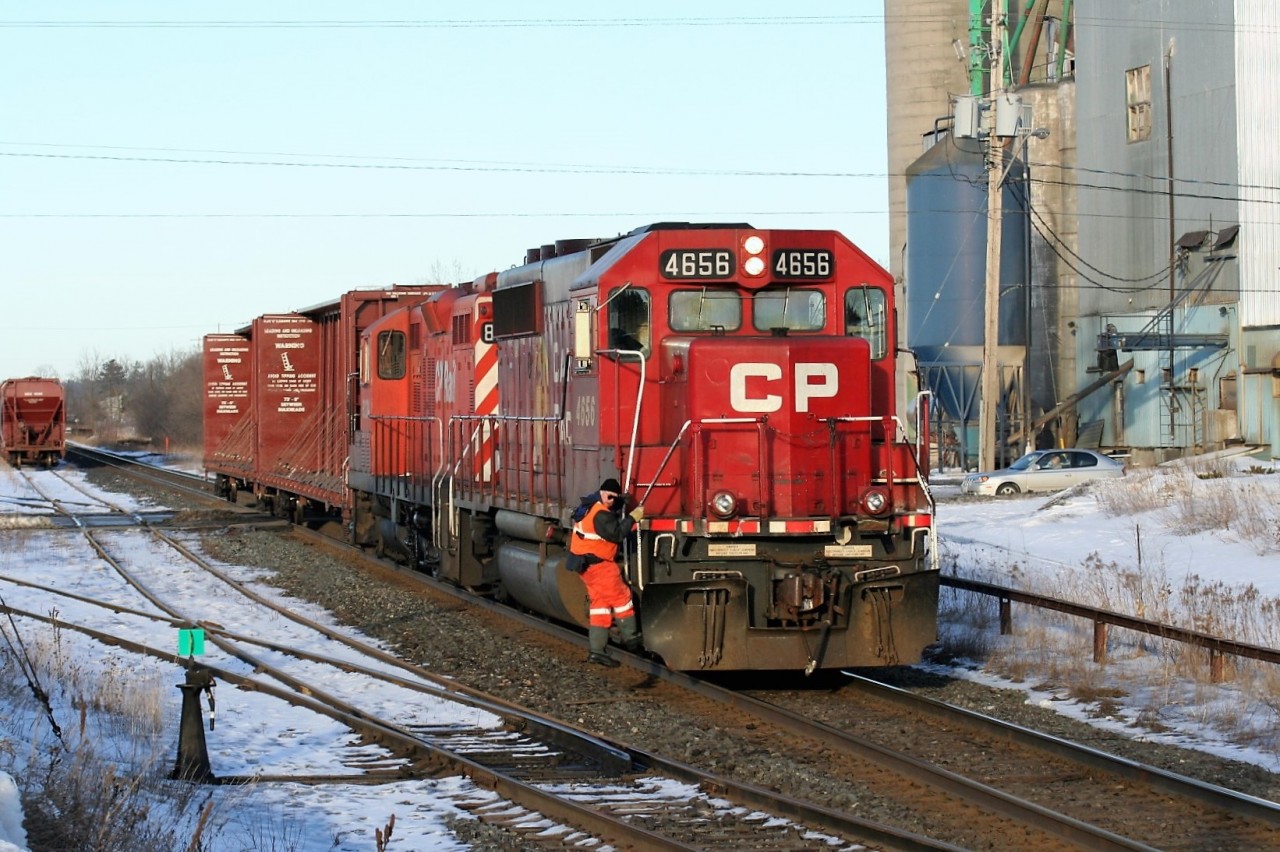 The Hamilton Turn with GP40-2 4656 and GP9u 8234 arrive in Ayr and will clear the mainline for an eastbound container train and to service the Ayr Pit Spur. The mill to the right of the train was demolished during the summer of 2015.