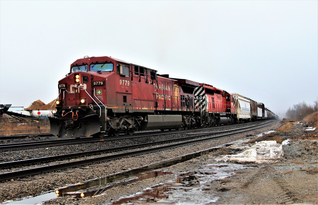 After getting stuck coming up the hill in Milton and getting a push from CP 141, CP 235 heads out of Guelph Junction with CP 9779 and a very nice treat in CP 6050 (SD40-2) for power. The SD40-2 is even on power.