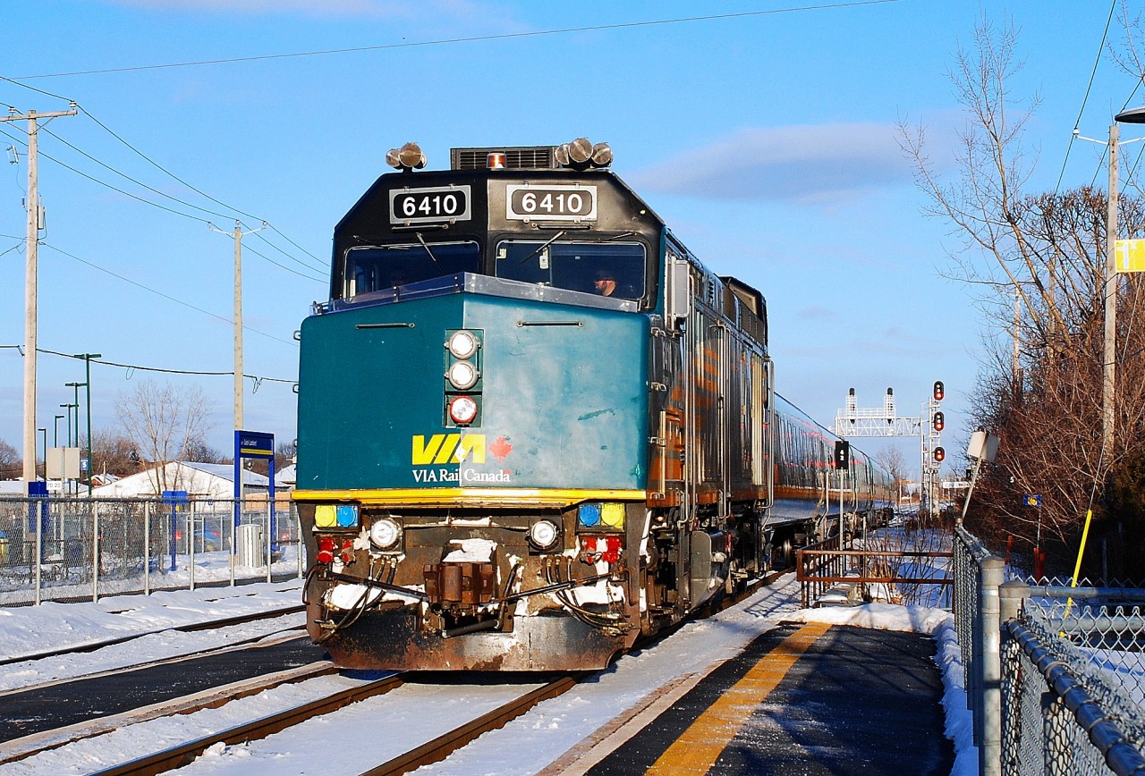 Via 6410 pulling LRC cars coming from Québec City arriving Via Station St-Lambert  on Via route 37 going  to Montréal and Ottawa and Fallowfield    to Answer Driver 8666 CN-401 pick up at Ultramar and sometime in Southwark yard  CNSD60F cabs SD-70 photo id -27938