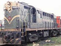 <B>TEMPO before TEMPO</B>  CN 3887 has been modified for Tempo service.  In this example, the old green and gold  paint was just touched up after the changes to the short hood were complete.  