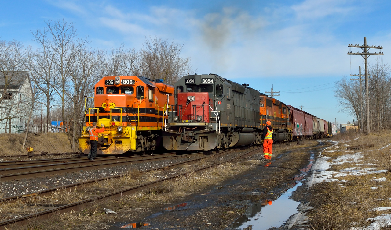 GEXR 431 throttles up out of Guelph with a puff of exhaust as the crew of GEXR 582 gives a roll-by inspection.  The 2-unit locomotive set on 431 was quite a difference from the 5-units up front just 2 days prior (http://www.railpictures.ca/?attachment_id=28414).  432 left Stratford with 3 units (3394, 3393, 3054) but was stopped by the detector at mile 56.2.  The bearing on the #1 axle on the 3393 was worn and overheating.  The crew set off the unit (in the siding nearest the photographer; at the far end though) and continued with the 2 units.A foreman arrived shortly to repair the unit, and GEXR 580 towed it to Kitchener for GEXR 432 to lift the next morning.