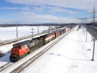 A shorter than usual CN 369 (416 axles) is through Sainte-Anne-de-Bellevue with an interesting lashup composed of Dash9-44CWL CN 2503 and Dash8-40CMu BCOL 4608.
