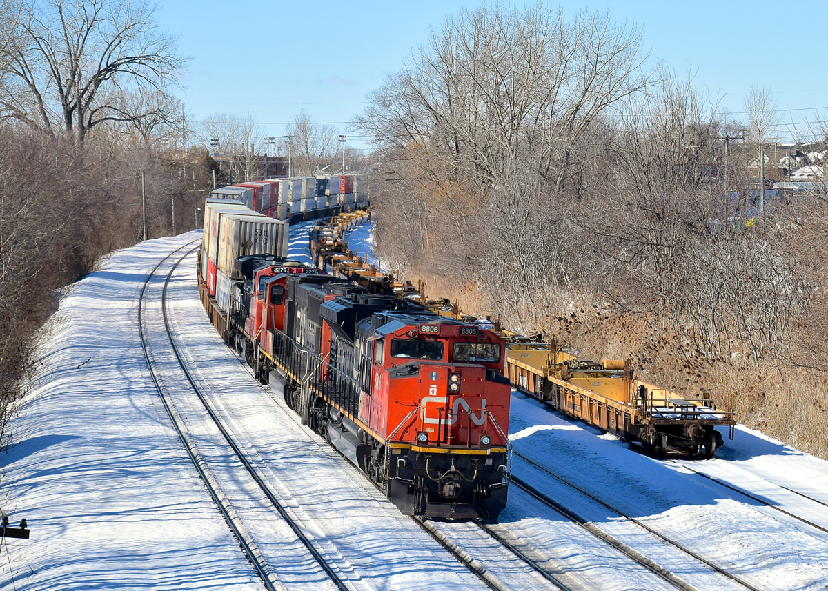CN 120 is eastbound on CN's Montreal Sub with CN 8806, CN 5778 & CN 2279 up front and CN 8950 mid-train. While CN has been busy pulling baretables out of storage, surprisingly the ones at right were put into storage here very recently.