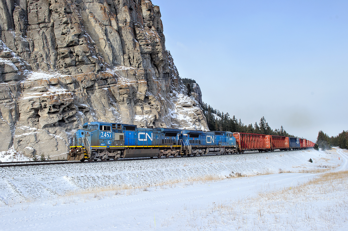 Still wearing LMS blue, IC C40-8Ws 2457 and 2456 climb towards Jasper with train Q191. While the lighting could've been a bit better, I'll take it.