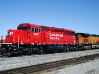 An SD30ECO together with a BNSF C44-9W pull in to the east end of the servicing tracks at Agincourt. The SD30 is from CP's first order and has the ditch lights installed below the front platform while the second order (5025 and up) have them mounted above.