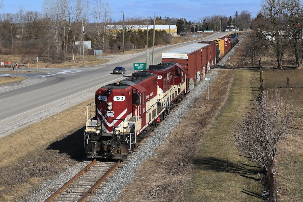 OSR's ex-SOO GP7s are just about to duck under the 401 overpass on their way to St Thomas after completing work in the Ingersoll/Putnam area.  A sunny morning + classic power = another great day of railfanning the OSR.
