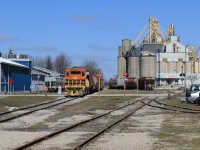 The crew of 581 is in the process of backing up their train to clear King St after which they will tie down and go for lunch.  Once their break is done, they will head south to the end of the line in Exeter and drop off a handful of boxcars and hoppers.