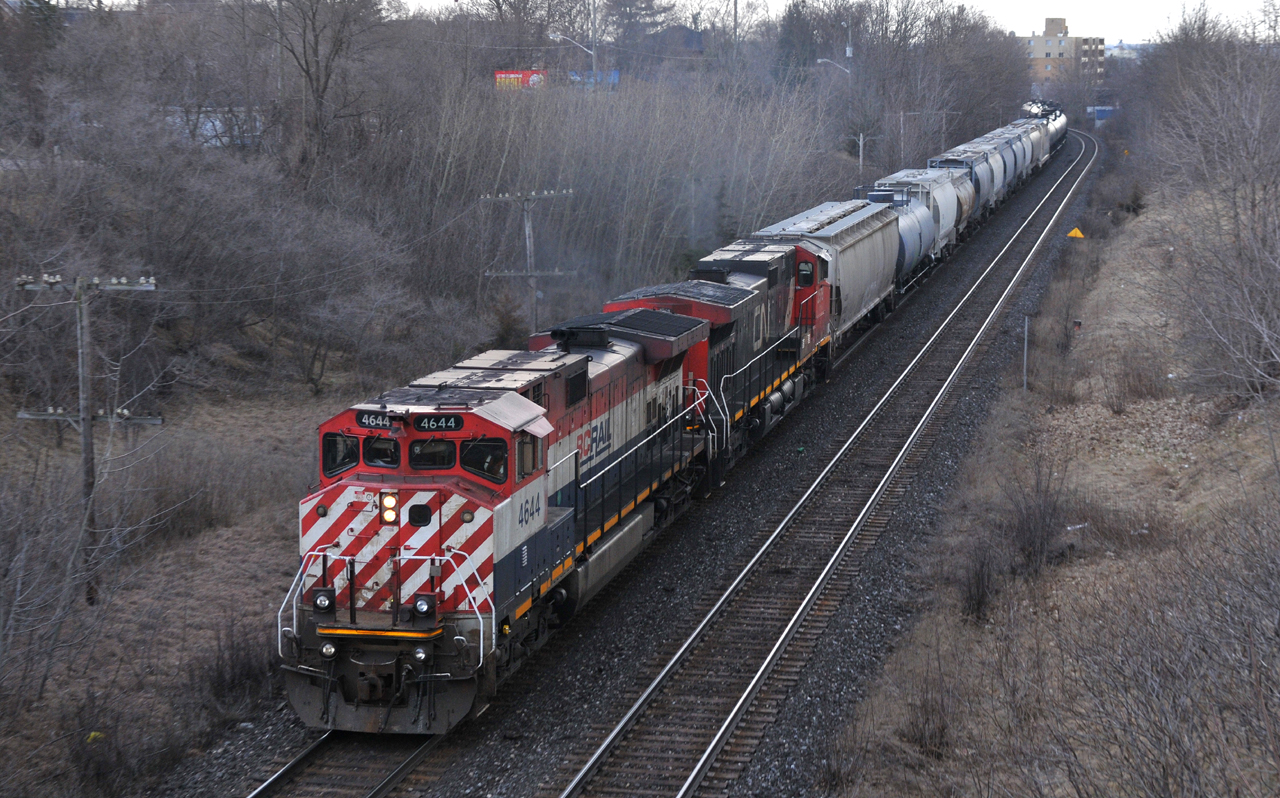 A43531 27 departing Brantford after completing their work with BCOL 4644, CN 2578, and 46 cars