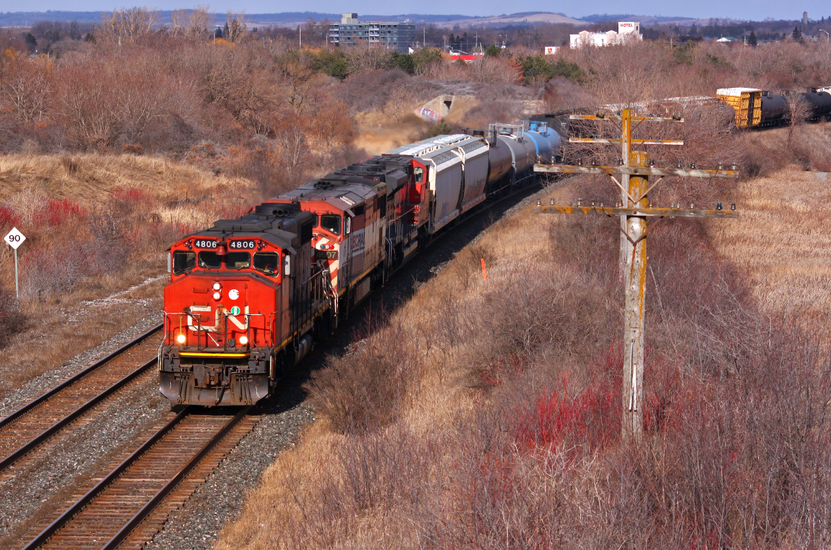 CN 373 rolls through Bowmanville with a veteran leader. Still earning its keep, the 4806 was added onto the head end at Brockville after the BCOL unit succumbed to major issues.