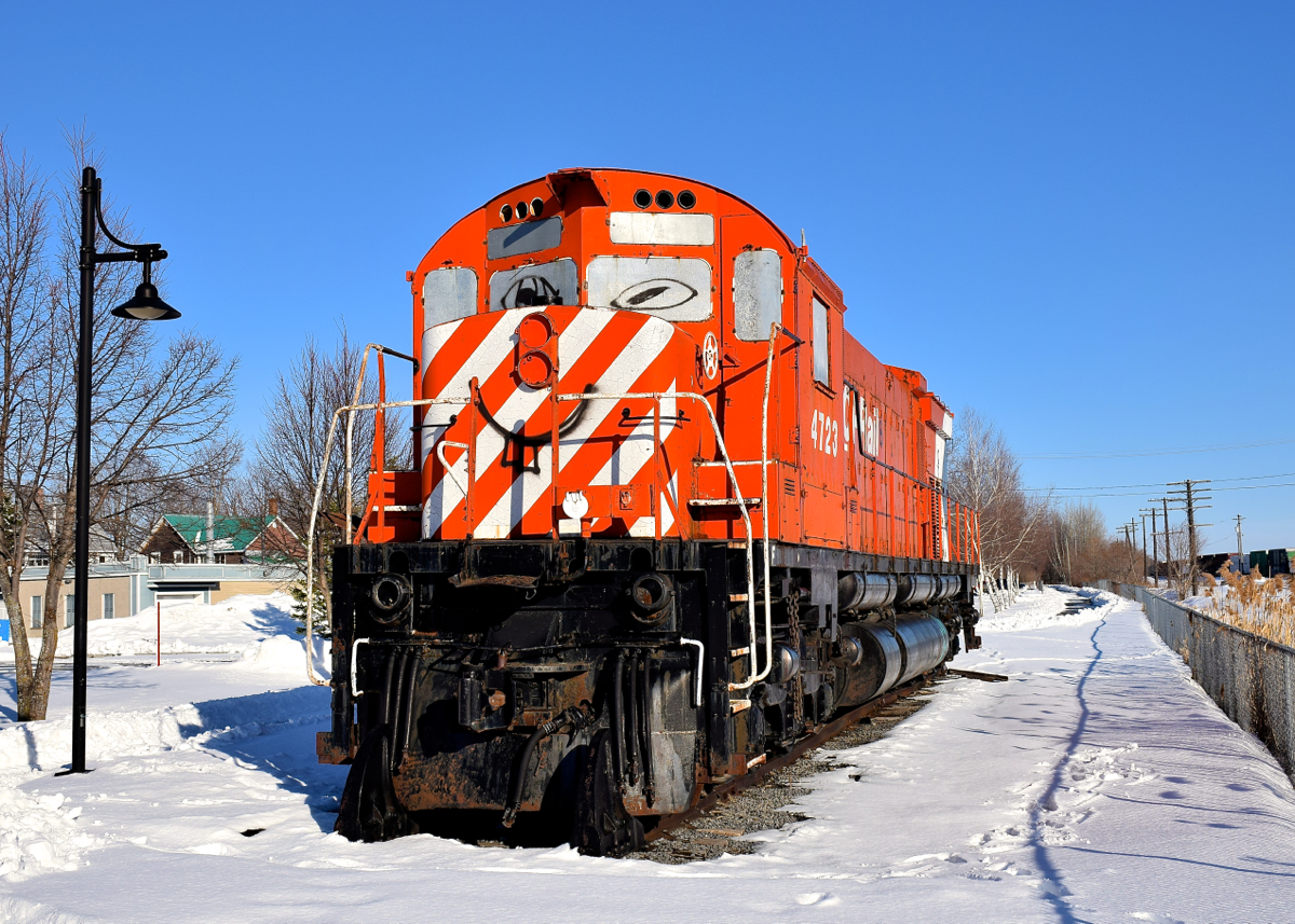This is the end... After years of continuous deterioration (and neglect), the city of Farnham has announced that M636 CP 4723 has been sold to a scrapper and will be cut up on site shortly. I've been visiting Farnham and photographing this engine since 2005 and I will be sad to see it go. I visited Farnham this weekend to photograph it one last time.
