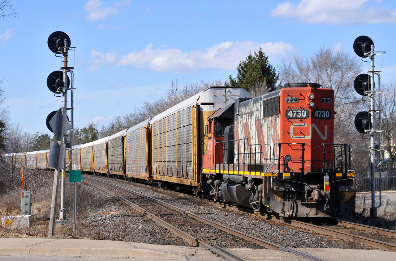 X37131 21 (CN 2673 with 94 autoracks)coasting through Hardy Road with CN 4730 bringing up the rear. 580 had to help X371 get moving after they were brought to a stop due to switch problems in the plant at Hardy, and couldn't lift the train with the solo C44-9W once given the all clear.