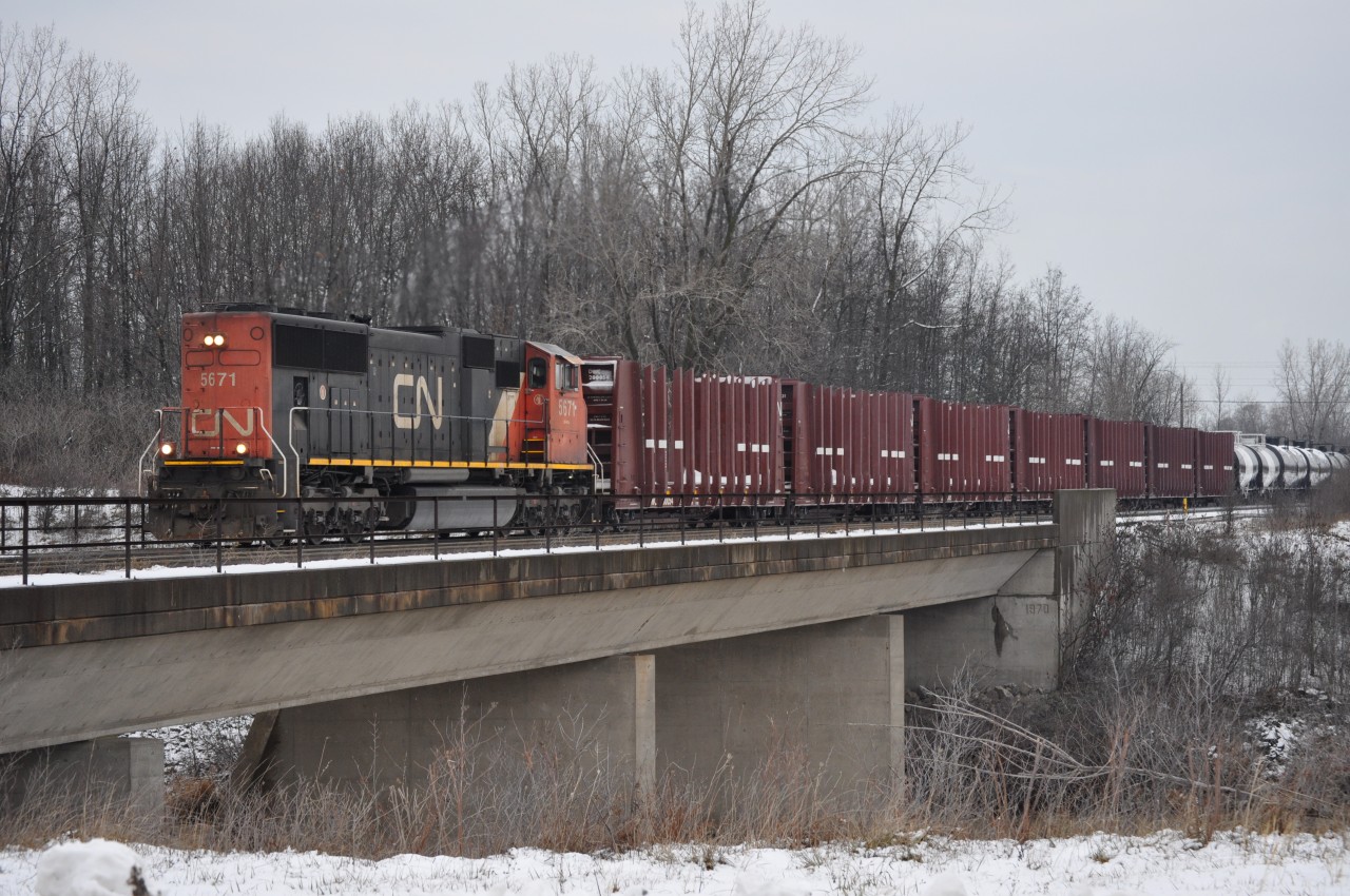 It's been a slow and bitter cold morning for railfanning, and while waiting for TR 1859, I ended up in Port Rob to catch what I believe is CN 530, a local job that brings cars from the Port Robinson yard to Feeder. 5671 was one of the units on CN 421 that morning. The other units will bring cars to Fort Erie for interchange. This train always runs long hood forward to Feeder yard.