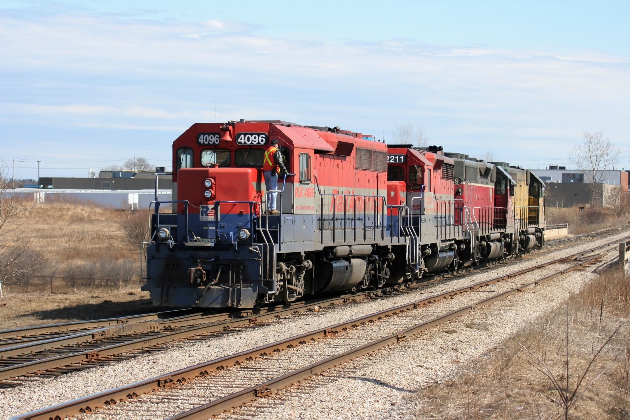 Goderich-Exeter Railway train 432 is seen switching the Kitchener yard with GEXR GP40’s 4046, 4019, RLK GP35m 2211 and RLK GP40 4096.