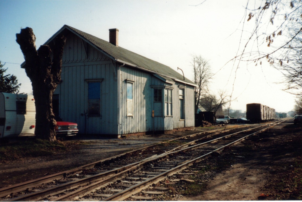 Caso Leamington Spur former MIchigan Central. I was working for CN' Prevention and Claims Department when I took this picture.It relates to the recent Time Machine by Todd Steinman and Arnold Mooney of the same station. Boxcars are for H.J Heinz Co who have since departed Leamington.The station is now in the hands of the Historical Society who have repaired the roof and are engaged in raising funds to restore the building.